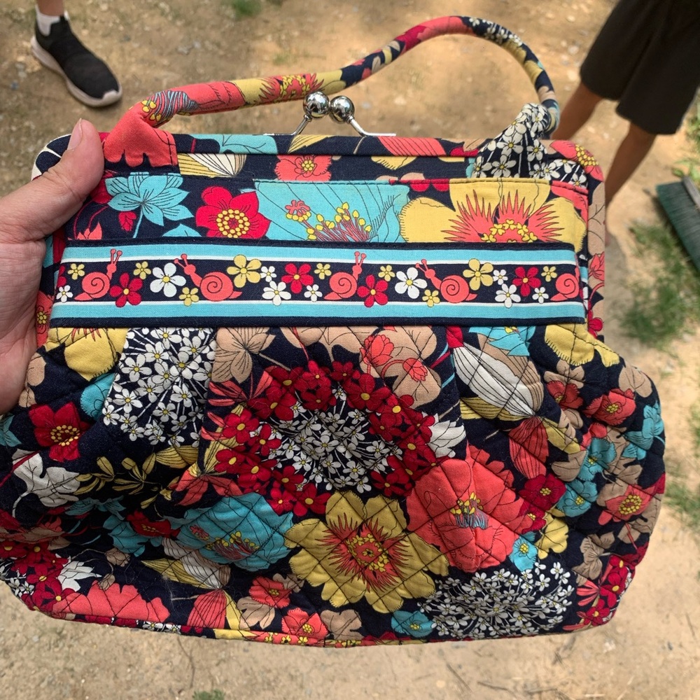 Brand new Vera Bradley purse. Never used. Perfect condition.